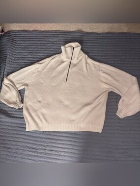 Hollister sweater